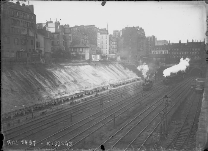 Vue-du-pont-des-Batignolles-le-tunnel-qui-va-etre-detruit