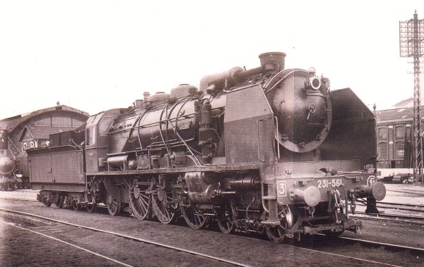 locomotive &agrave; vapeur type Pacific 500 au D&eacute;p&ocirc;ot des Batignolles